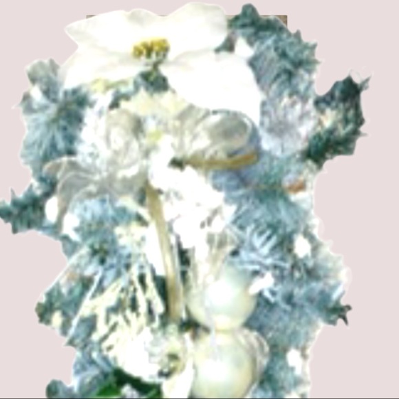 NEW Blue/White Winter Christmas Holiday Floral Spray Hangable Centerpiece 🎉HP🎉 - Picture 7 of 16